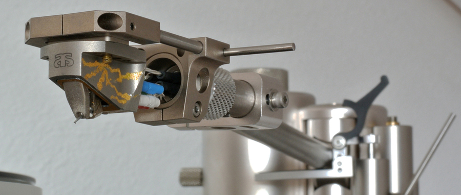 Axiom tonearm 12" Standard Edition — Headshell and cartridge alignment detail